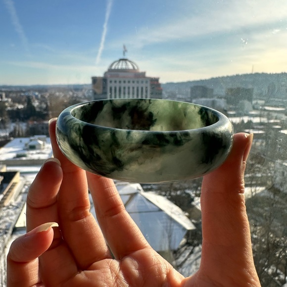 Jadeite Bangle diameter 57 mm - Picture 10 of 13